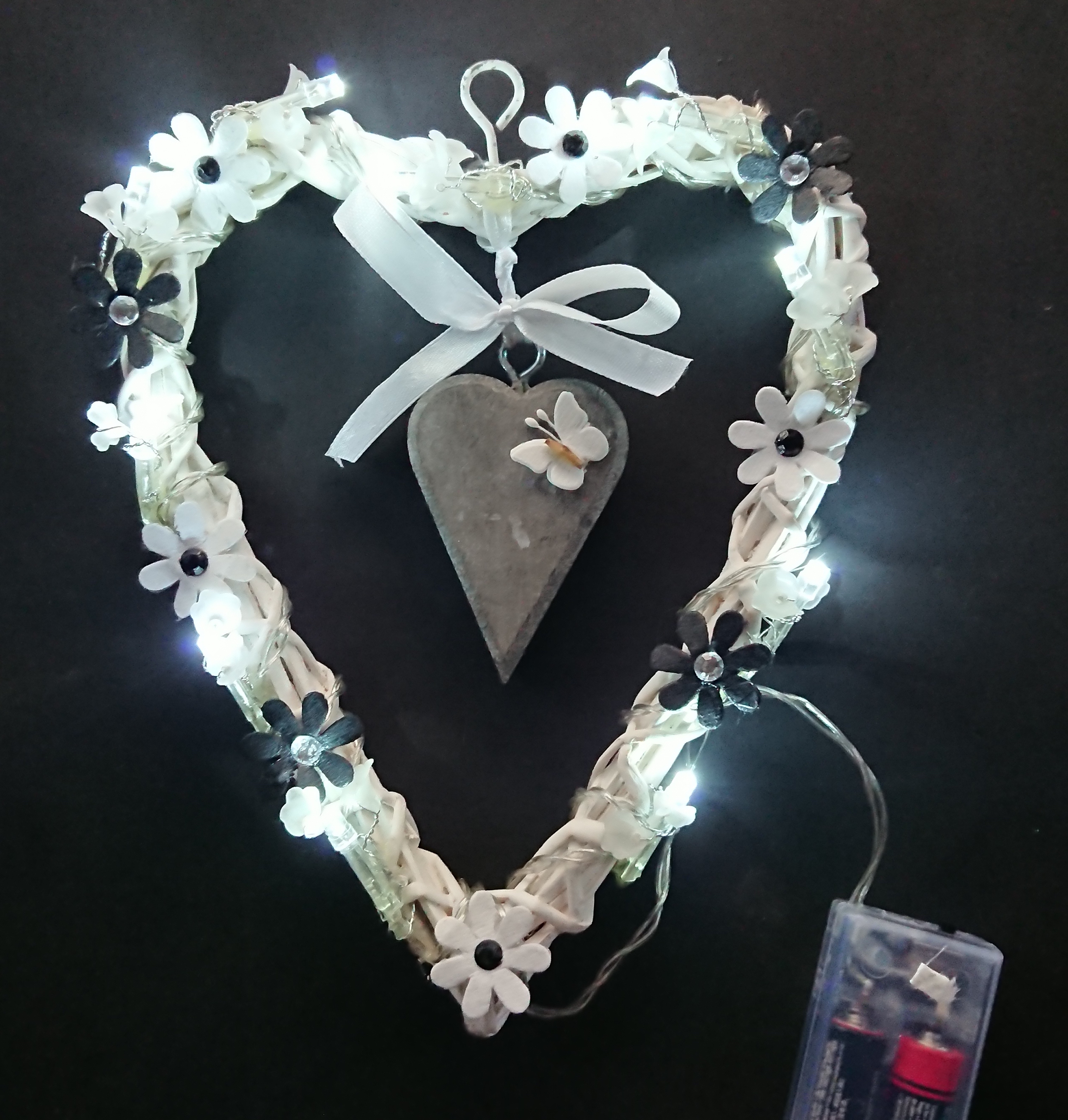 Small white heart with Black and white flowers (lit)