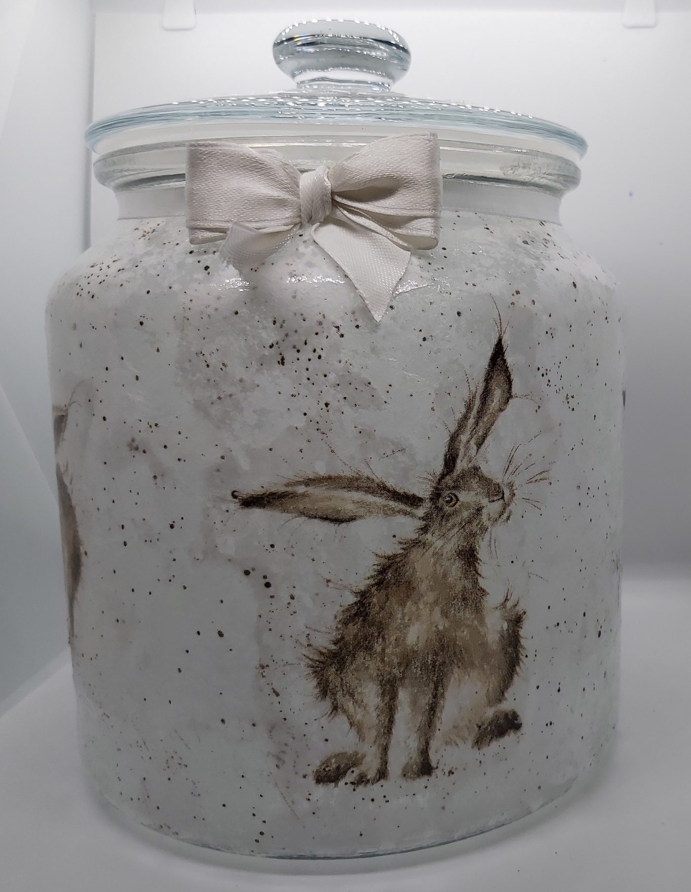 Decorated glassware: Candy jar: Hares